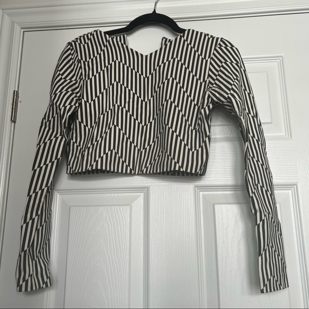 NEW Cropped Long sleeve top
